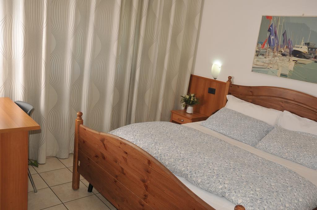Borromeo Residenze Service S.A.S Peschiera Borromeo Buitenkant foto