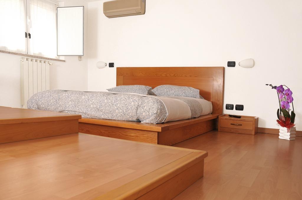 Borromeo Residenze Service S.A.S Peschiera Borromeo Buitenkant foto