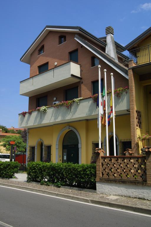 Borromeo Residenze Service S.A.S Peschiera Borromeo Buitenkant foto