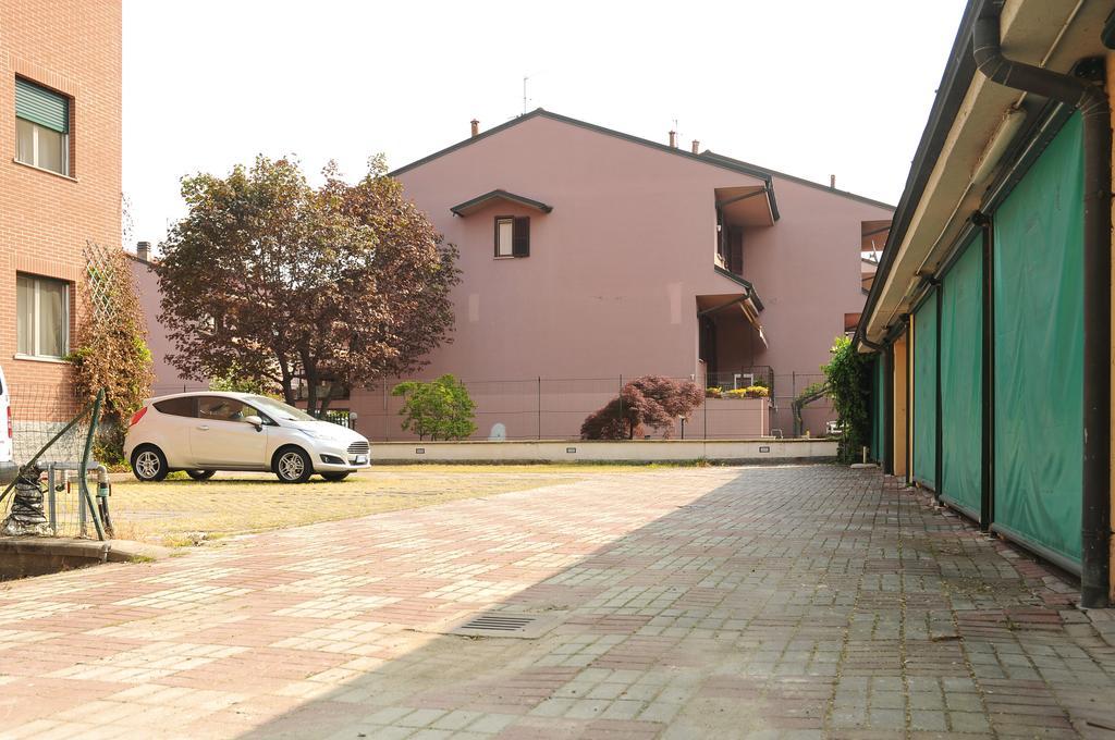 Borromeo Residenze Service S.A.S Peschiera Borromeo Buitenkant foto