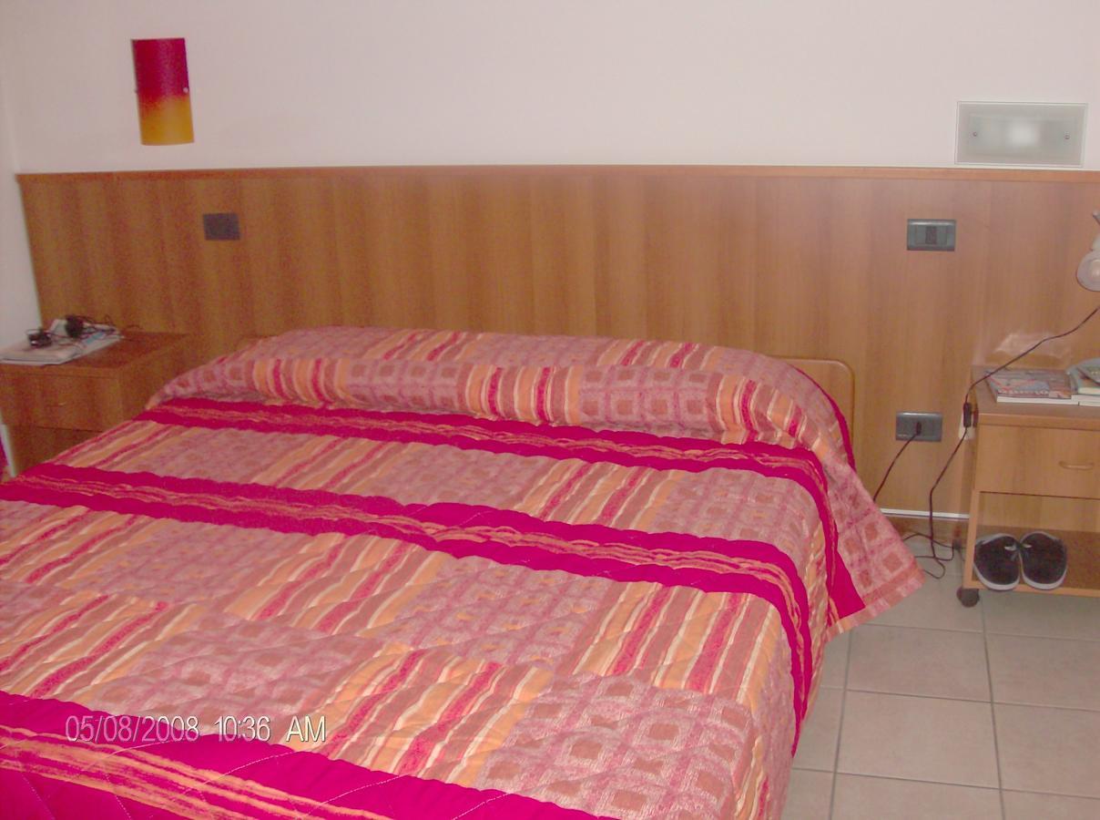 Borromeo Residenze Service S.A.S Peschiera Borromeo Buitenkant foto
