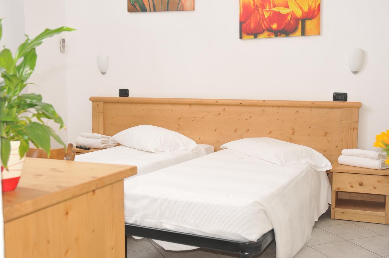 Borromeo Residenze Service S.A.S Peschiera Borromeo Buitenkant foto