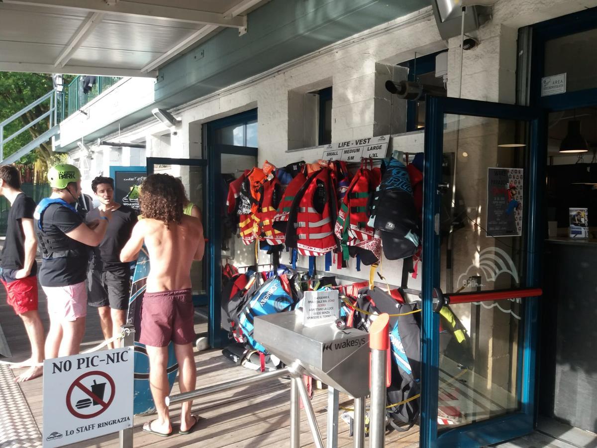 Borromeo Residenze Service S.A.S Peschiera Borromeo Buitenkant foto
